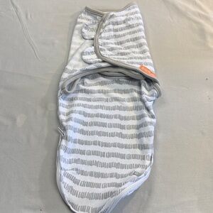 SwaddleMe - Cotton Swaddle in White and Gray with zipped bottom